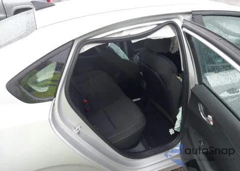 2021 Kia Forte Lxs z USA, uszkodzony, nr VIN 3KPF24AD7ME271356